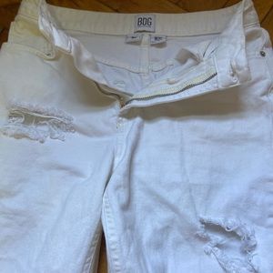 BDG White distressed Mom Jeans